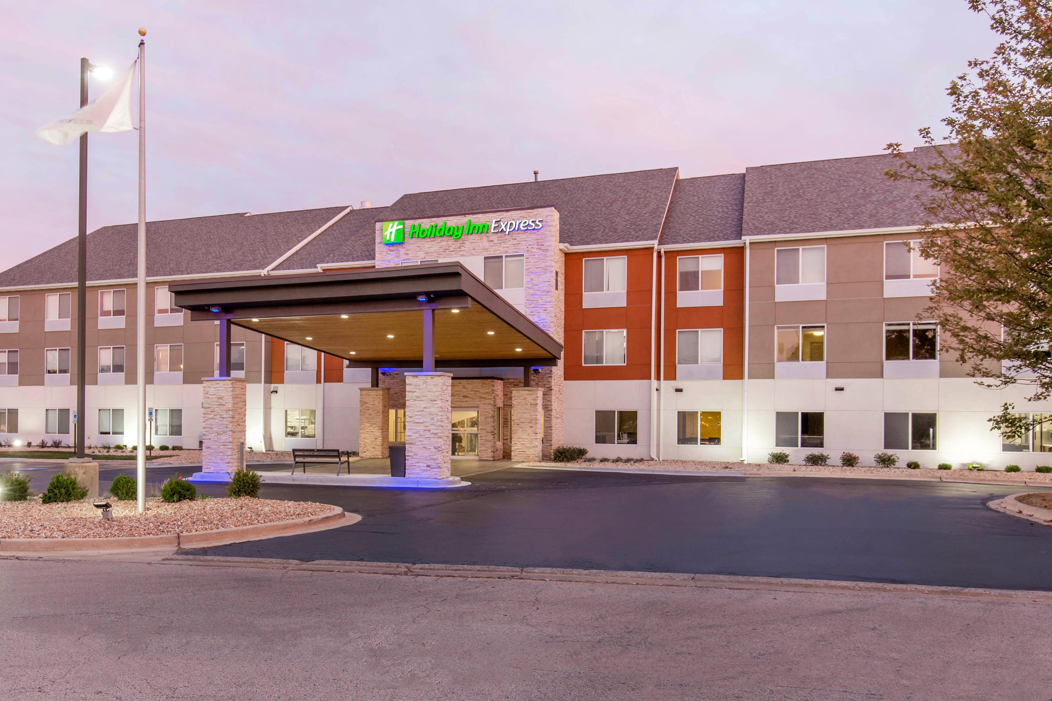Holiday Inn Express And Suites Chicago West - St Charles By Ihg Saint Charles Εξωτερικό φωτογραφία