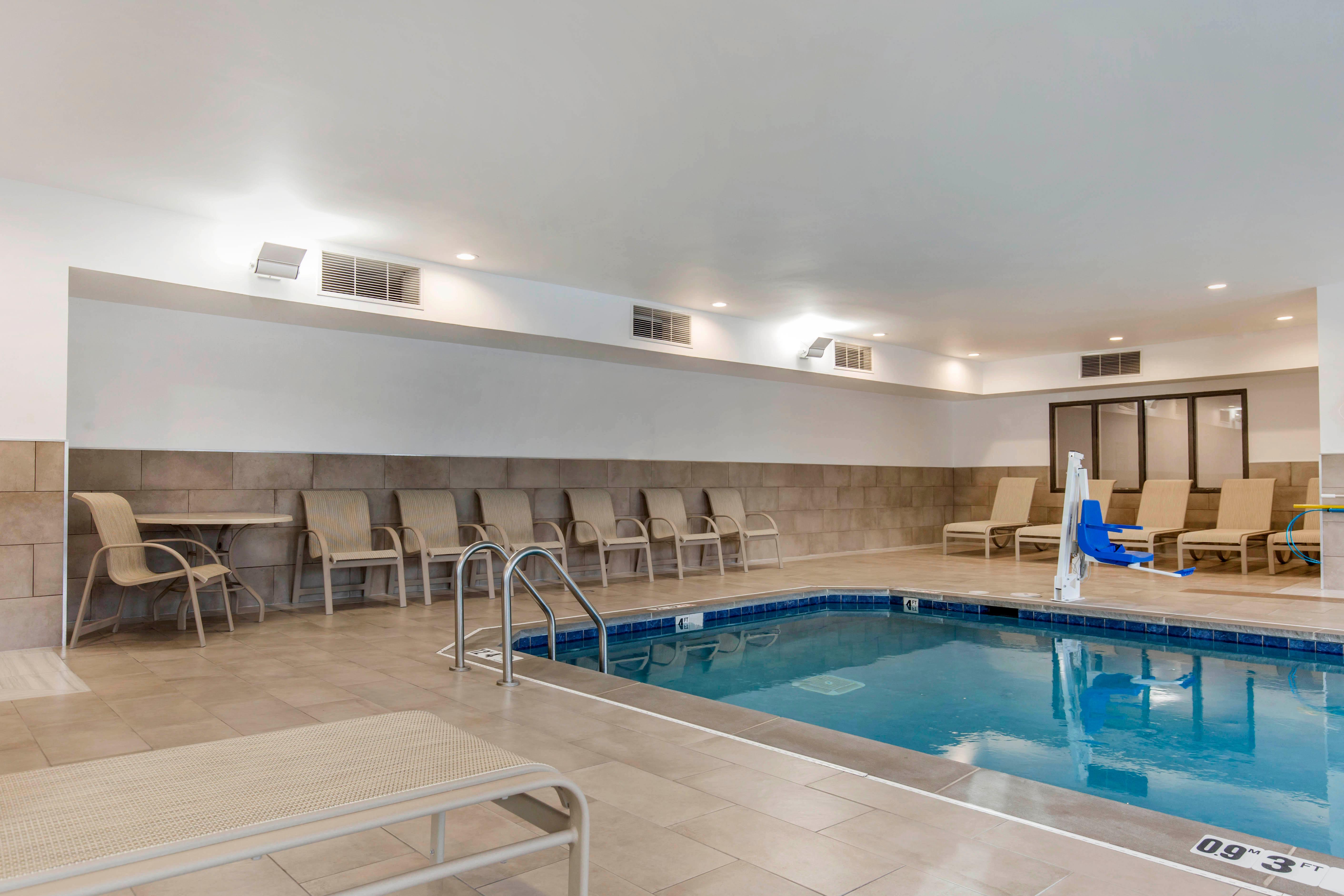Holiday Inn Express And Suites Chicago West - St Charles By Ihg Saint Charles Εξωτερικό φωτογραφία