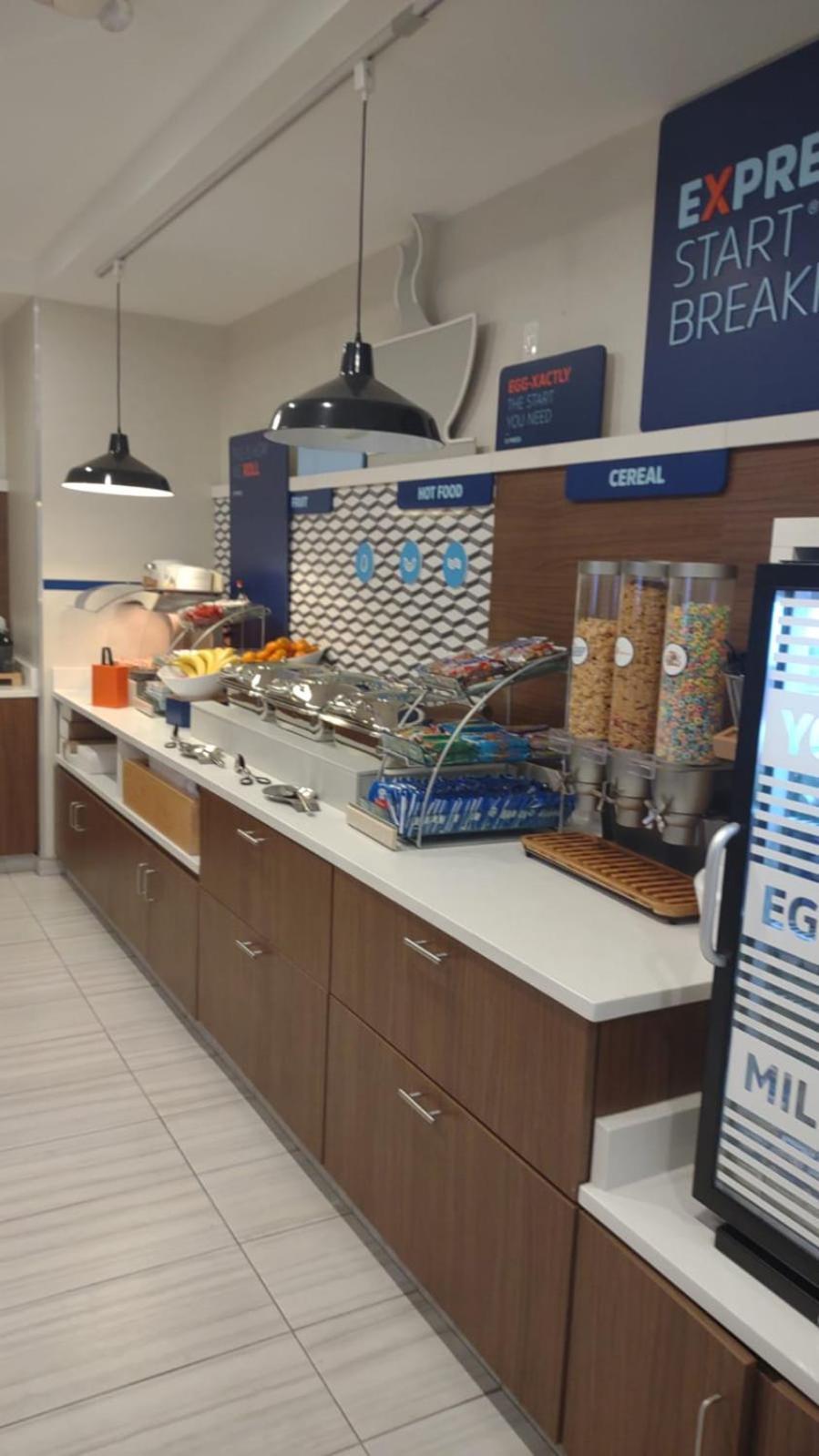 Holiday Inn Express And Suites Chicago West - St Charles By Ihg Saint Charles Εξωτερικό φωτογραφία