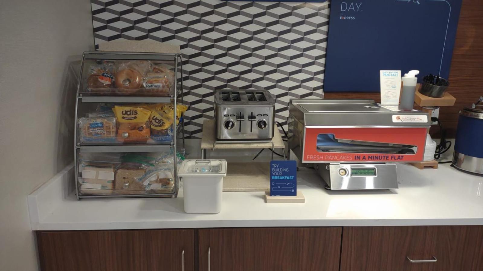 Holiday Inn Express And Suites Chicago West - St Charles By Ihg Saint Charles Εξωτερικό φωτογραφία